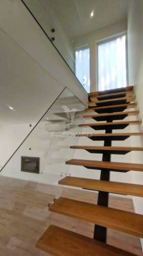 Terraço, suíte, garagem 2 viaturas, closet, piscina 4 x 7.5