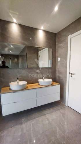 Terraço, suíte, garagem 2 viaturas, closet, piscina 4 x 7.5