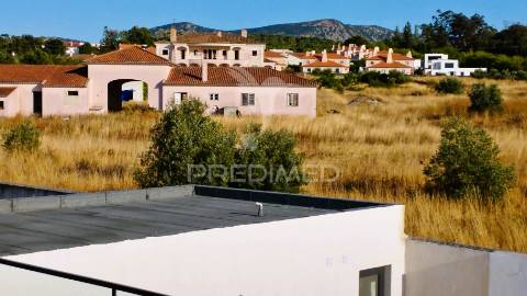 Terraço, suíte, garagem 2 viaturas, closet, piscina 4 x 7.5