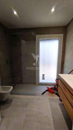 Terraço, suíte, garagem 2 viaturas, closet, piscina 4 x 7.5