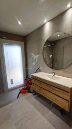 Terraço, suíte, garagem 2 viaturas, closet, piscina 4 x 7.5