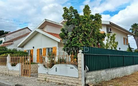 Moradia com piscina em santarém