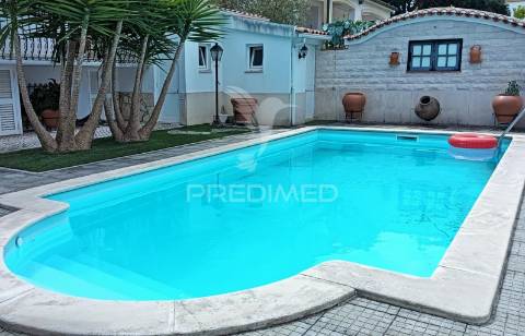Moradia com piscina em santarém
