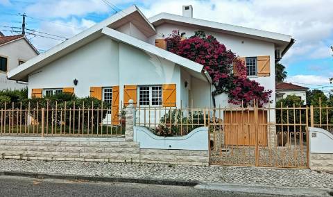 Moradia com piscina em santarém