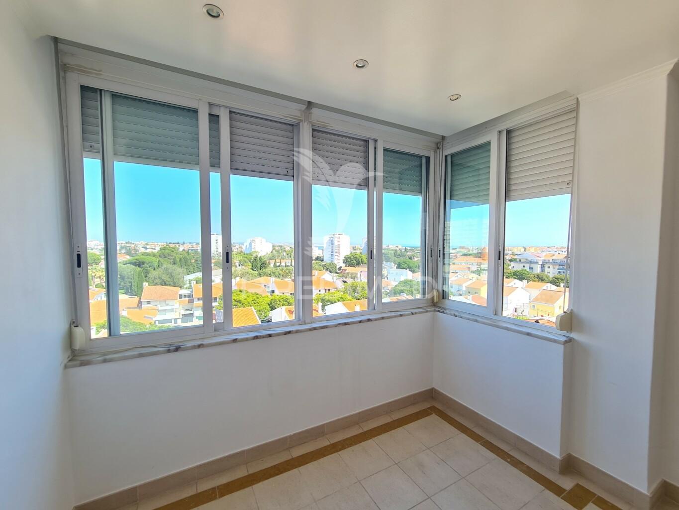 Arrenda-se t2 com magnífica vista mar em oeiras, lisboa