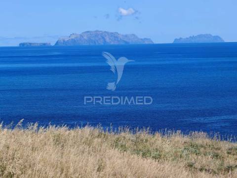 Terreno com vista mar na prestigiada zona da rochinha, caniçal