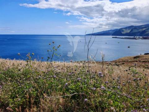 Terreno com vista mar na prestigiada zona da rochinha, caniçal