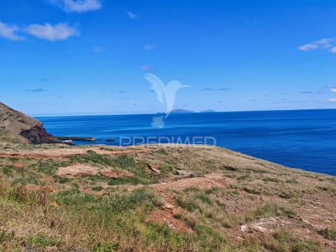 Terreno com vista mar na prestigiada zona da rochinha, caniçal