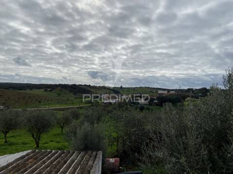 Moradia t1 com terreno de 3300mts2