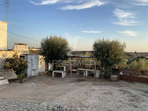 Moradia t1 com terreno de 3300mts2