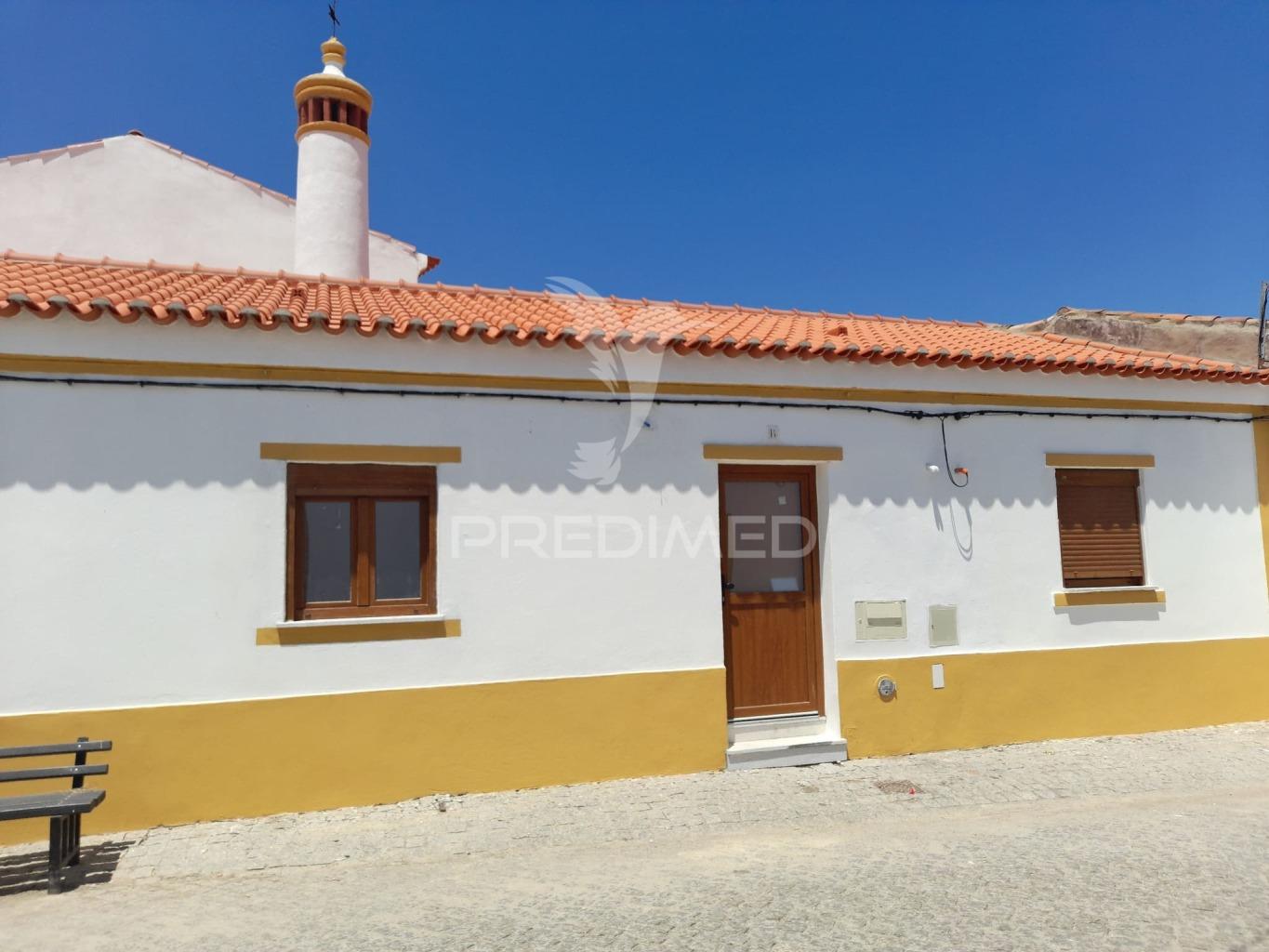 Casinha típica alentejana t4 totalmente remodelada com quintal -pias