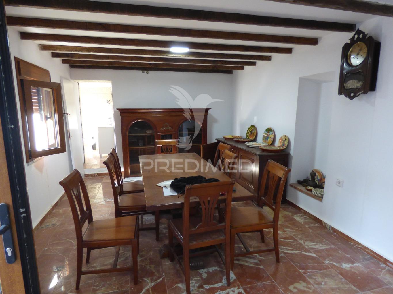Casinha típica alentejana t4 totalmente remodelada com quintal -pias