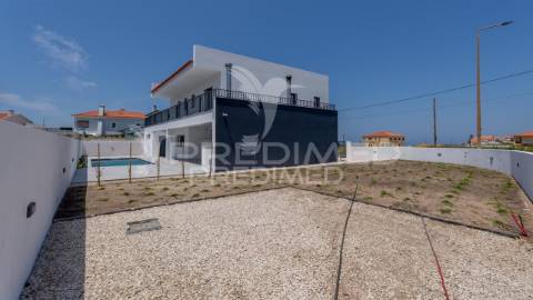 Moradia moderna t3+1 a 50 metros da praia, com vista para o oceano atlântico