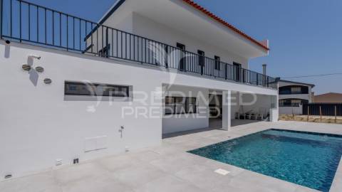 Moradia moderna t3+1 a 50 metros da praia, com vista para o oceano atlântico