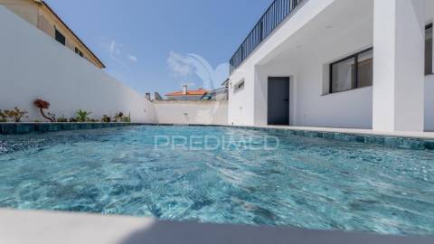 Moradia moderna t3+1 a 50 metros da praia, com vista para o oceano atlântico