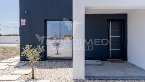 Moradia moderna t3+1 a 50 metros da praia, com vista para o oceano atlântico