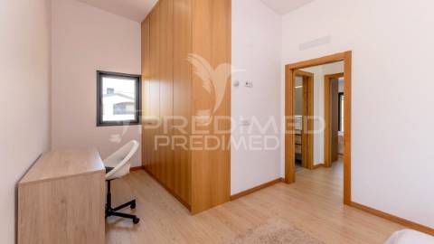 Moradia moderna t3+1 a 50 metros da praia, com vista para o oceano atlântico