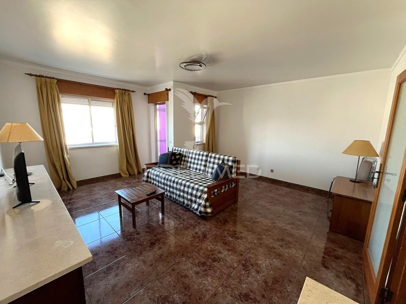 Apartamento t3 em bairro familiar de sines