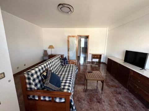 Apartamento t3 em bairro familiar de sines