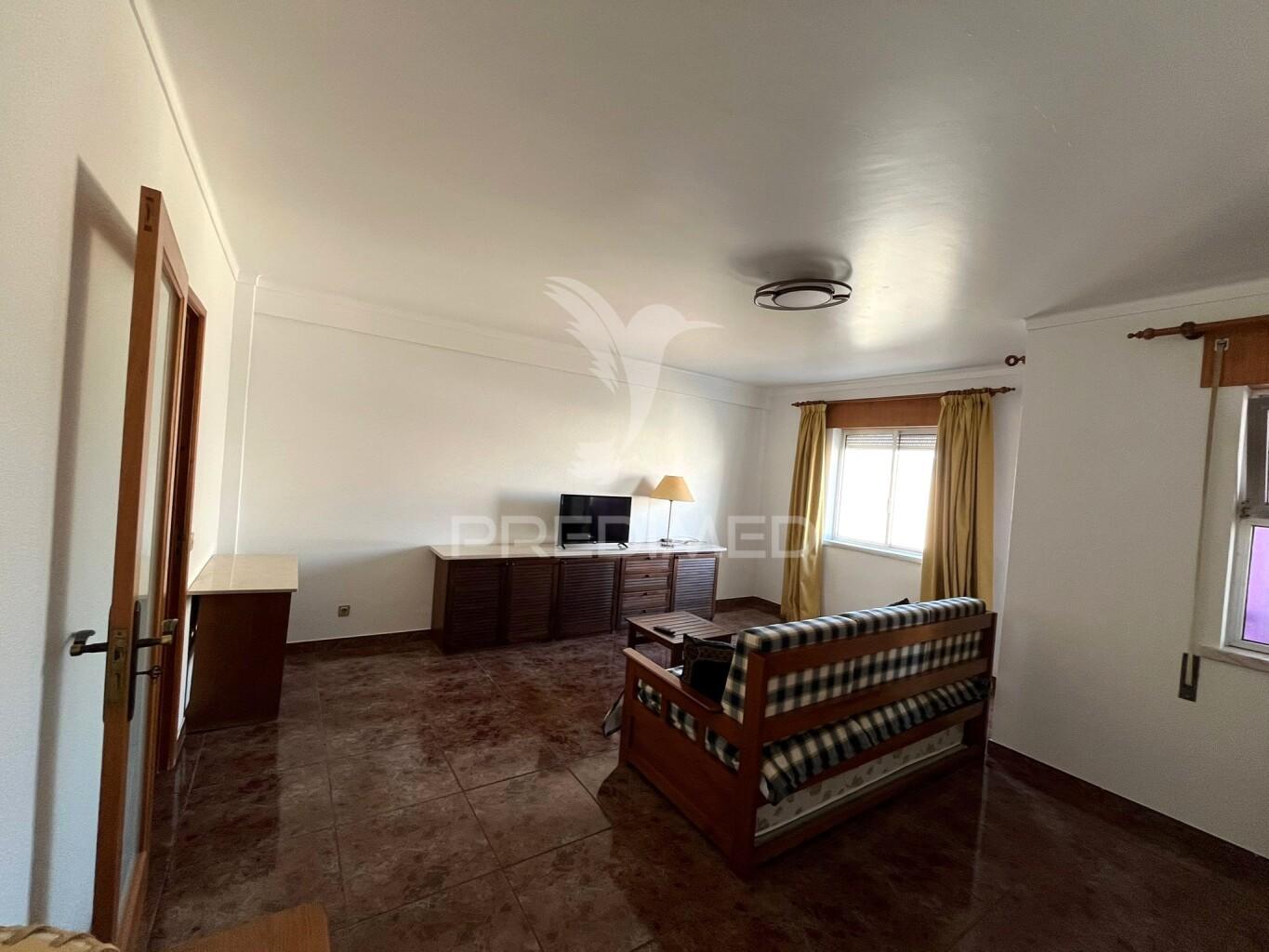 Apartamento t3 em bairro familiar de sines
