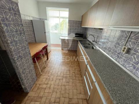 Apartamento t3 em bairro familiar de sines