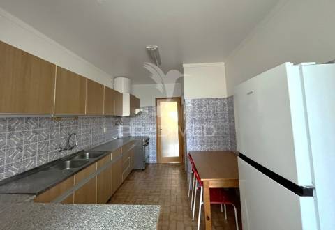 Apartamento t3 em bairro familiar de sines