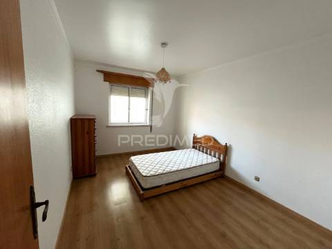 Apartamento t3 em bairro familiar de sines