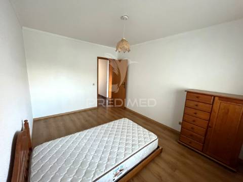 Apartamento t3 em bairro familiar de sines