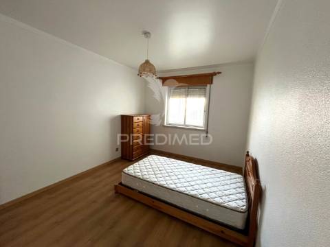 Apartamento t3 em bairro familiar de sines