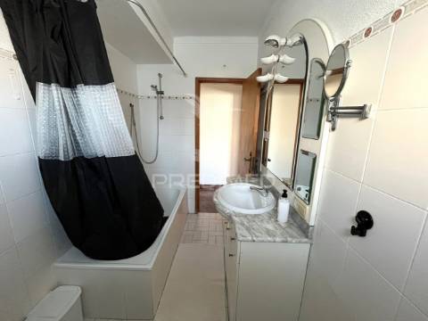 Apartamento t3 em bairro familiar de sines