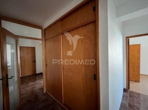 Apartamento t3 em bairro familiar de sines