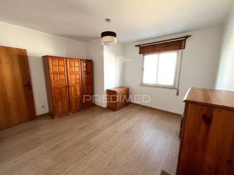 Apartamento t3 em bairro familiar de sines