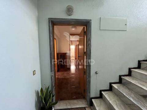 Apartamento t3 em bairro familiar de sines