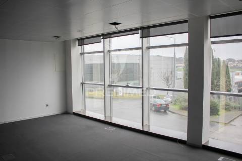 Escritório no parque industrial de celeirós