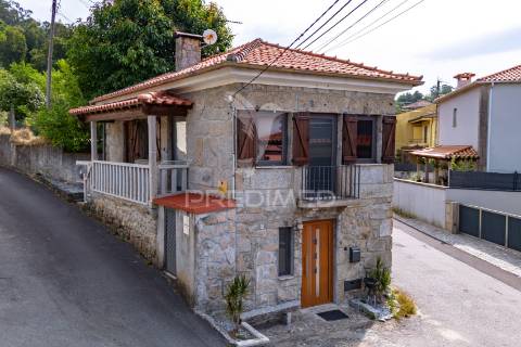 Moradia t2 remodelada (amares centro)