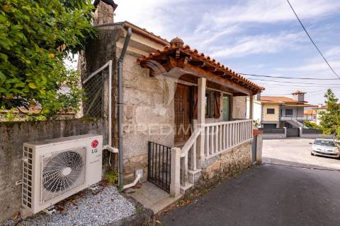 Moradia t2 remodelada (amares centro)