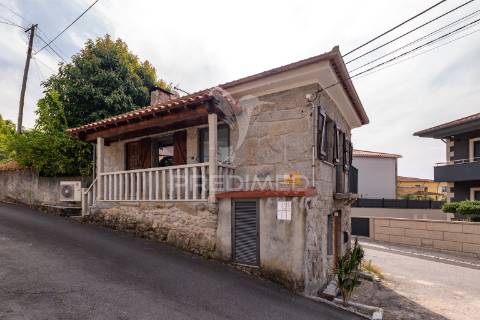 Moradia t2 remodelada (amares centro)