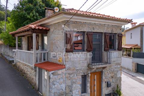 Moradia t2 remodelada (amares centro)