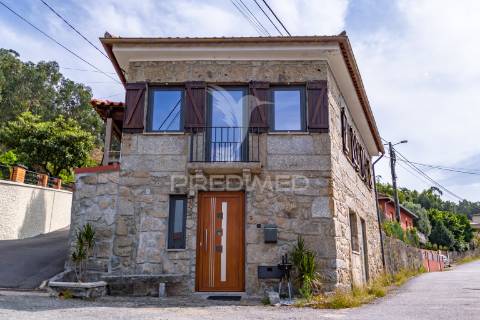 Moradia t2 remodelada (amares centro)