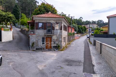 Moradia t2 remodelada (amares centro)