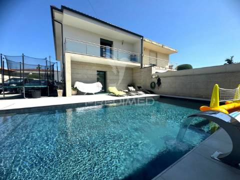 Moradia t3 c/piscina em são clemente de sande - guimarães