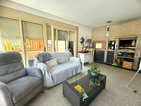 Moradia t3 c/piscina em são clemente de sande - guimarães