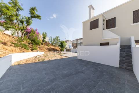 Moradia nova t4 equipada, jardim 500m2