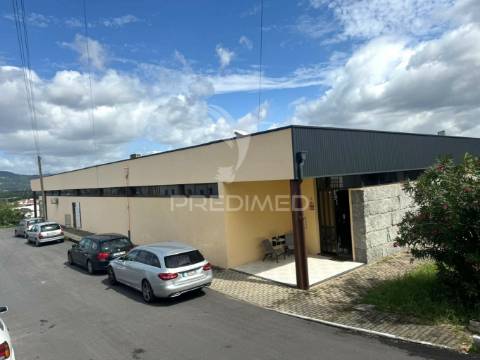 Pavilhão industrial em ponte  - guimarães