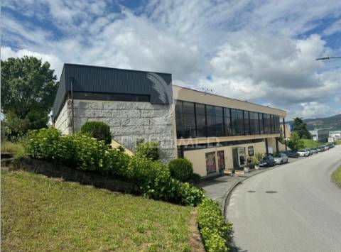 Pavilhão industrial em ponte  - guimarães