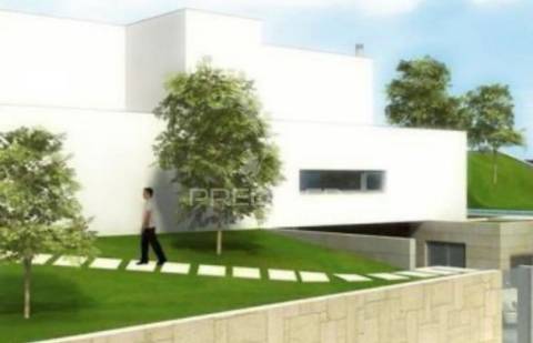 Terreno com projecto aprovado para moradia individual