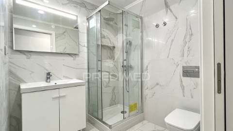 T1 r/c remodelado com frente para rua luiz ataíde - alhos vedros