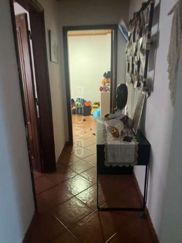 Oportunidade única no coração das velas: moradia t4 com quintal e zona comercial