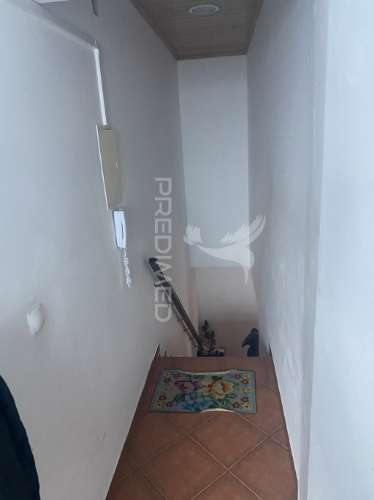 Oportunidade única no coração das velas: moradia t4 com quintal e zona comercial