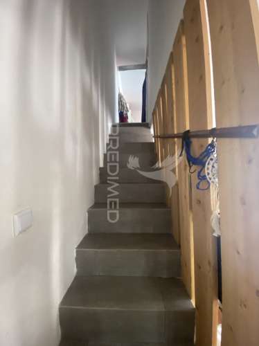 Oportunidade única no coração das velas: moradia t4 com quintal e zona comercial